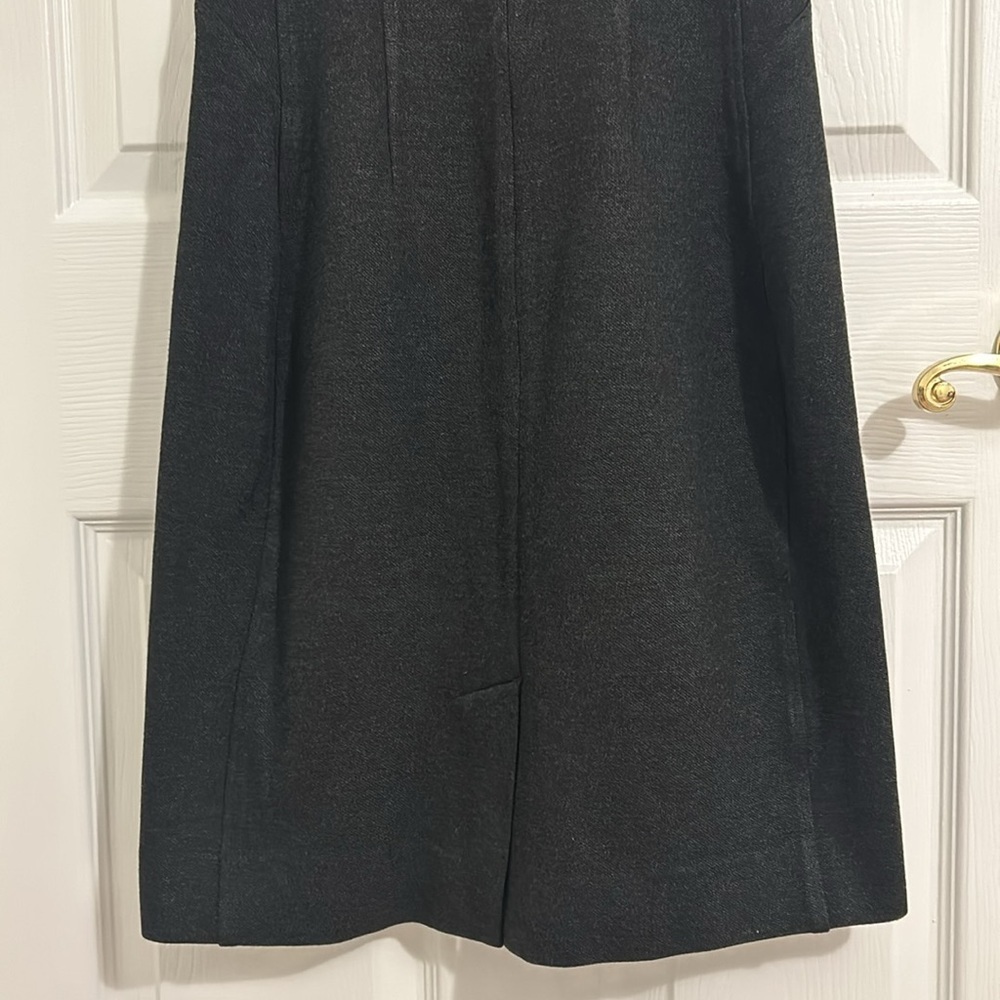 MM Lafleur The Lydia Twisted Strap Ponte Sheath
Dress in Charcoal Grey Size 6 - Picture 10 of 13